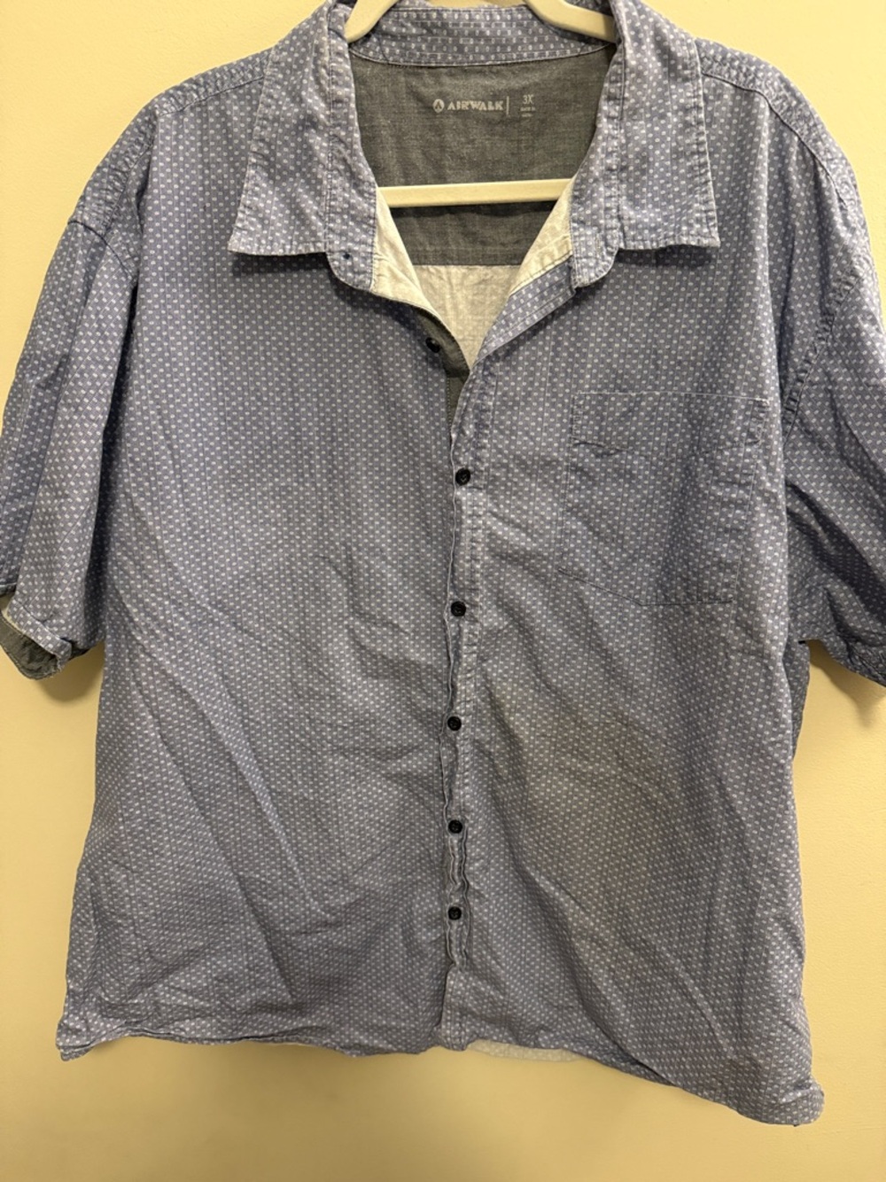 Airwalk Men’s Light Blue Short Sleeve Button-Down Shirt with Micro Dot Print